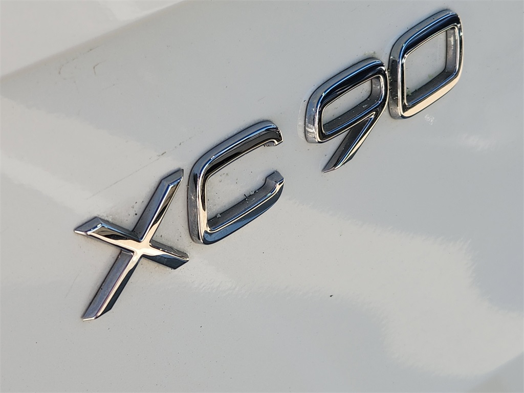 2017 Volvo XC90 T6 Momentum White at Classic Elite Chevrolet Hwy 6