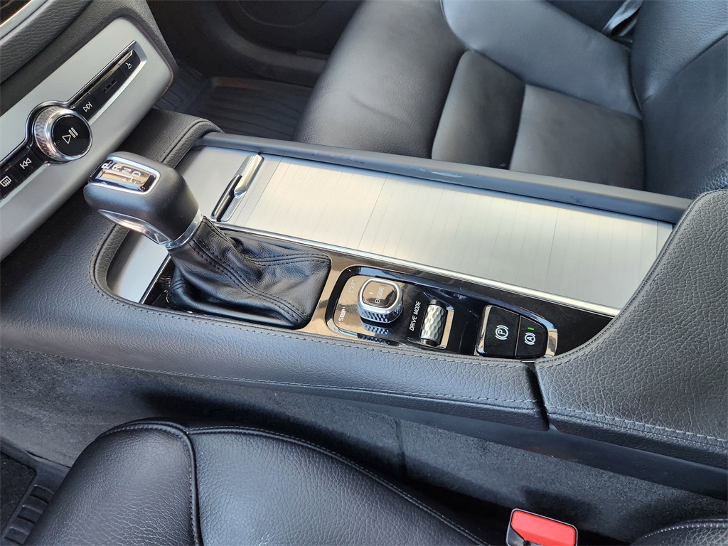 2017 Volvo XC90 T6 Momentum White at Classic Elite Chevrolet Hwy 6