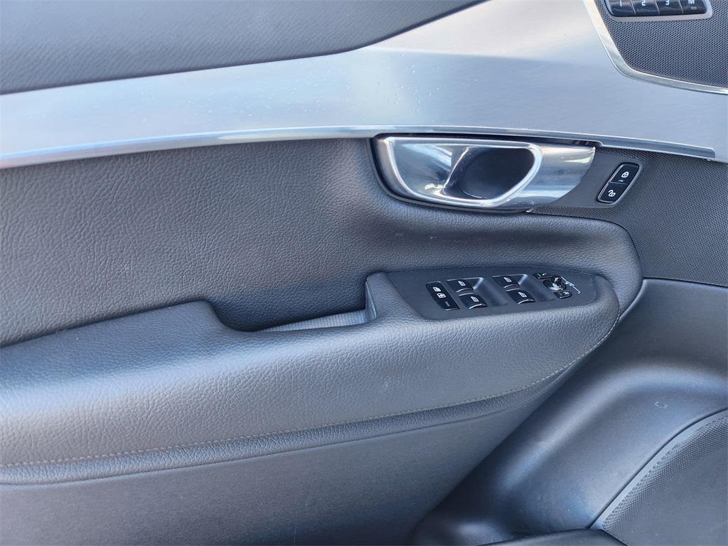 2017 Volvo XC90 T6 Momentum White at Classic Elite Chevrolet Hwy 6