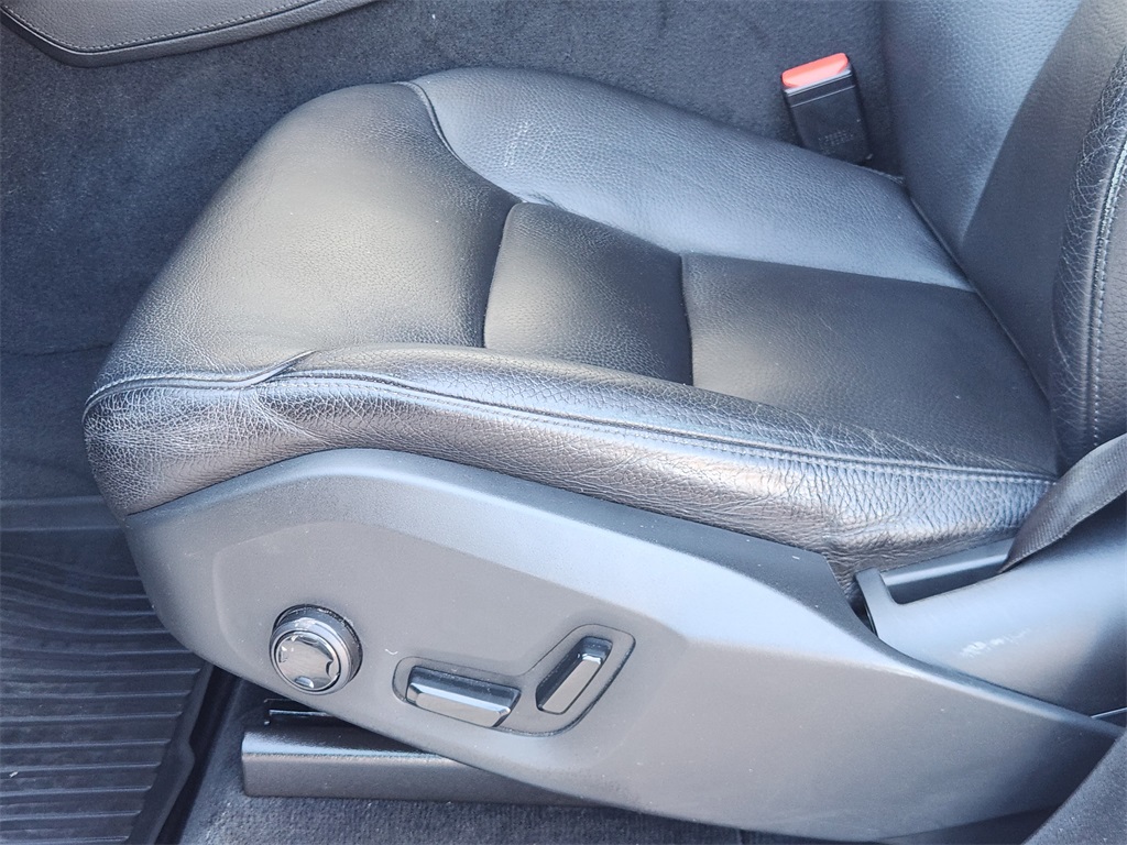 2017 Volvo XC90 T6 Momentum White at Classic Elite Chevrolet Hwy 6