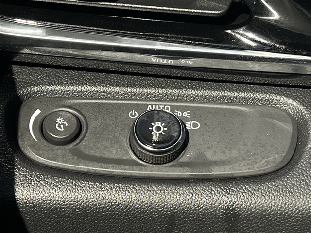 2025 Buick Envista Sport Touring White at Big Star Buick GMC