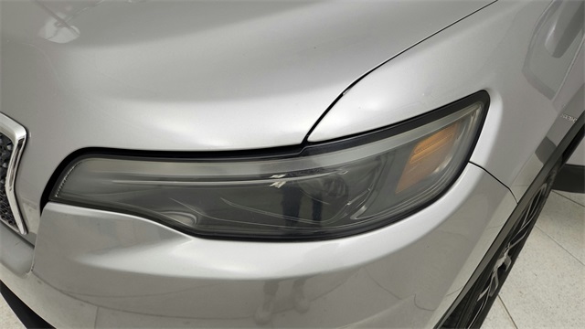 2019 Jeep Cherokee Latitude Silver at Durrett Motor Company