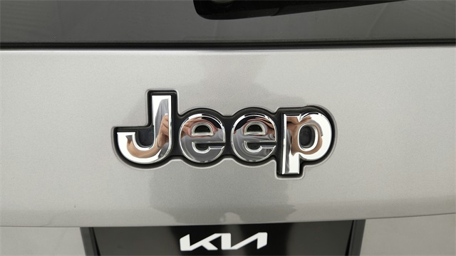 2019 Jeep Cherokee Latitude Silver at Durrett Motor Company