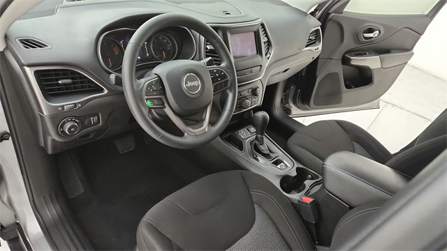 2019 Jeep Cherokee Latitude Silver at Durrett Motor Company