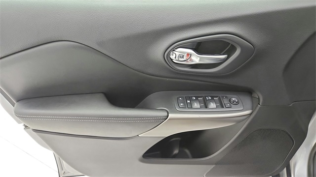 2019 Jeep Cherokee Latitude Silver at Durrett Motor Company