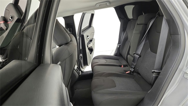 2019 Jeep Cherokee Latitude Silver at Durrett Motor Company