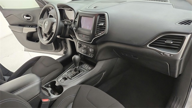 2019 Jeep Cherokee Latitude Silver at Durrett Motor Company