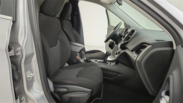 2019 Jeep Cherokee Latitude Silver at Durrett Motor Company