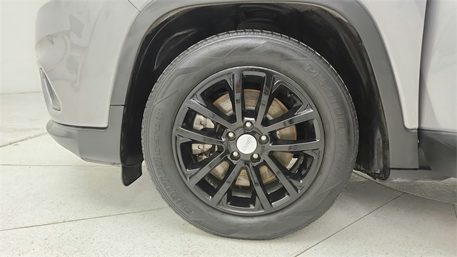 2019 Jeep Cherokee Latitude Silver at Durrett Motor Company