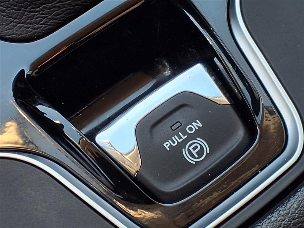 2020 Jeep Cherokee Altitude Silver at Texan Dodge Chrysler Jeep Ram