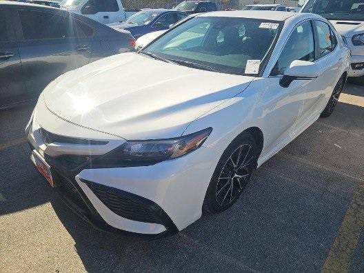 2023 Toyota Camry SE's photo