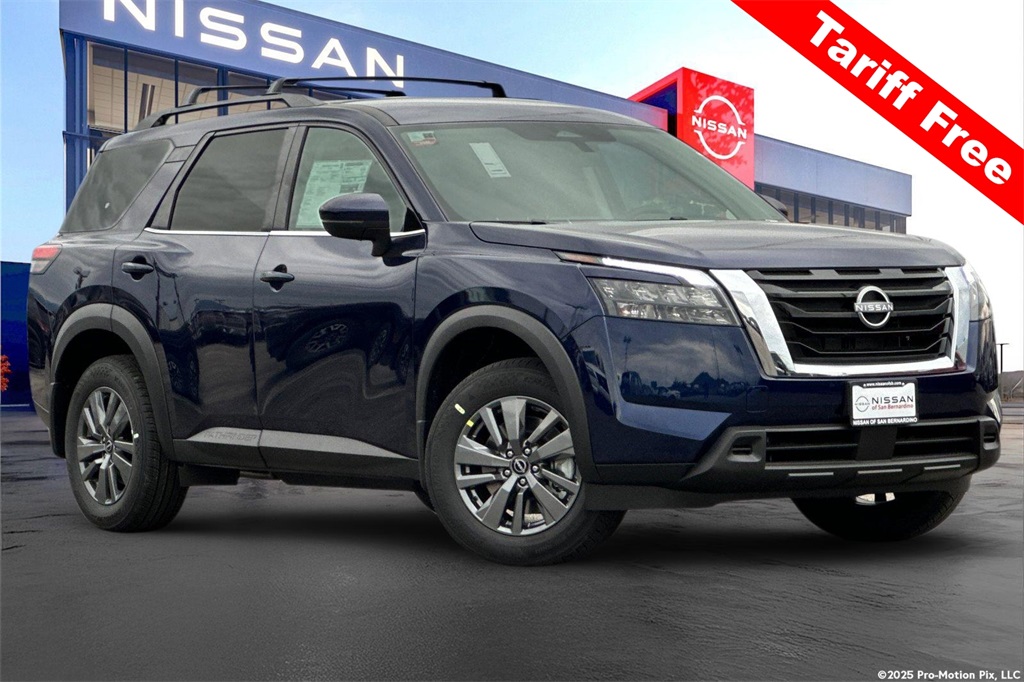 2025 Nissan Pathfinder SV's photo
