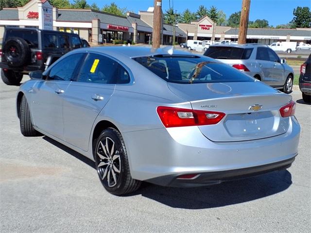 Used 2018 Chevrolet Malibu 1LT with VIN 1G1ZD5ST6JF293040 for sale in Fenton, MO