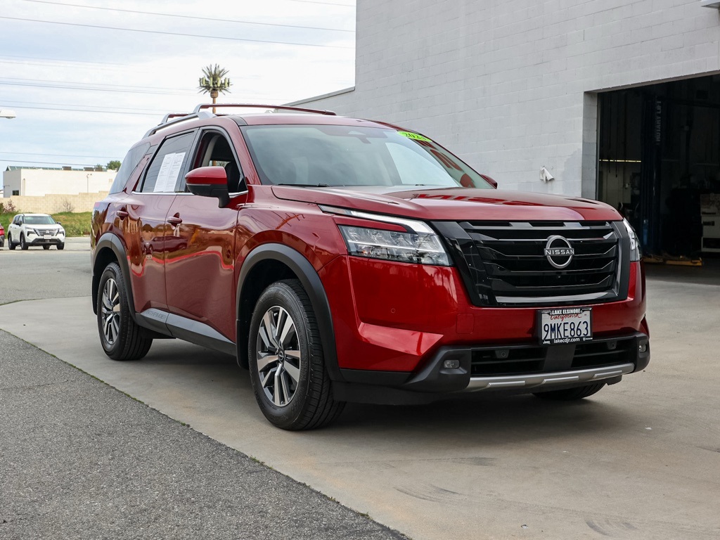 2024 Nissan Pathfinder SL