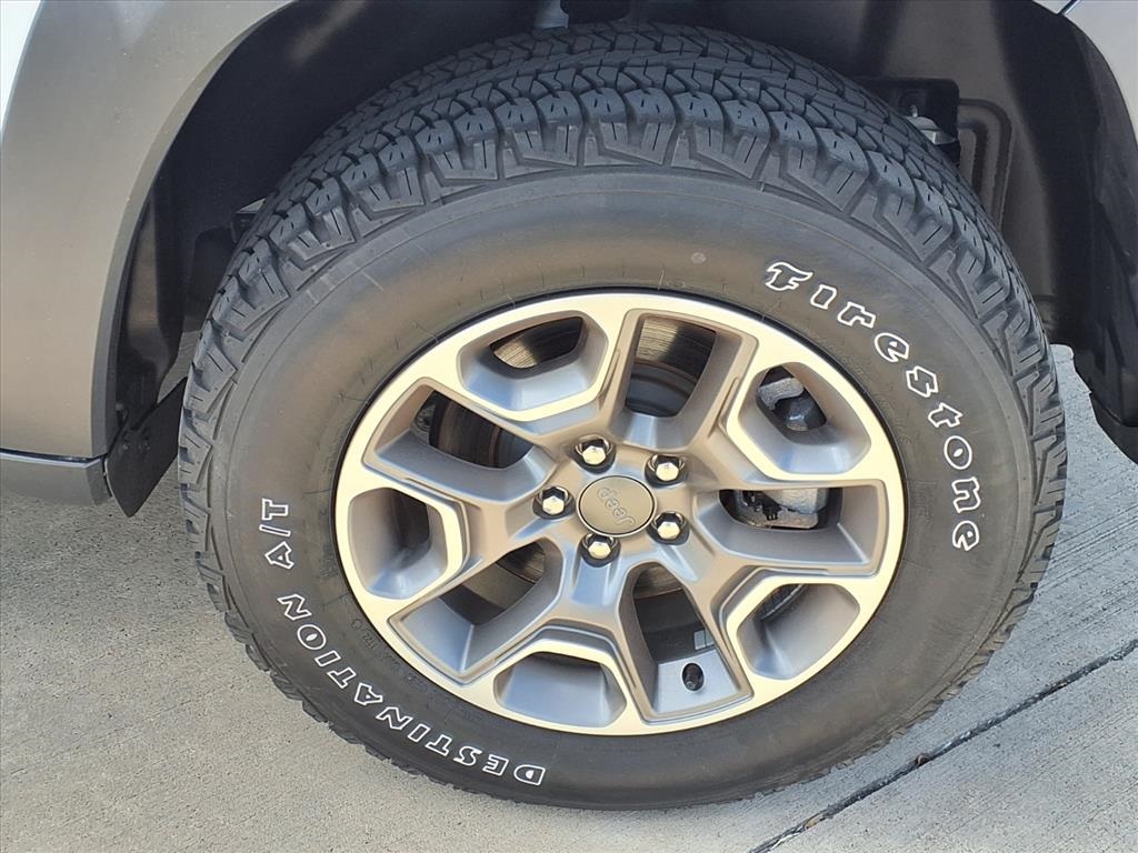 2022 Jeep Cherokee Trailhawk White at DeMontrond Gulf Freeway