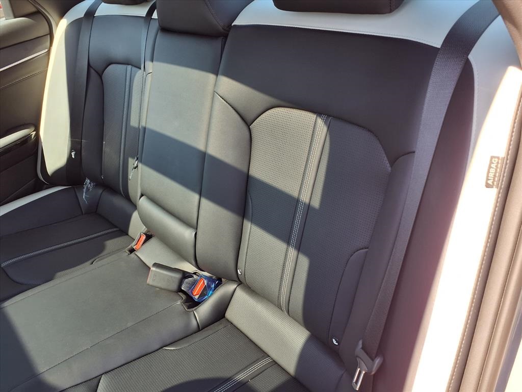 2025 Kia K5 GT-Line - 9