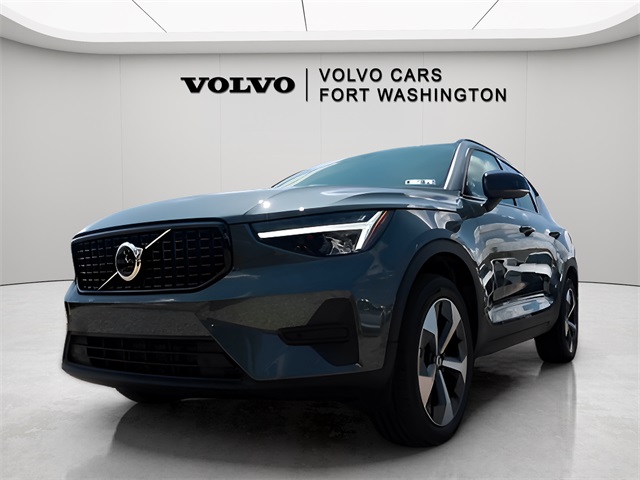 2026 Volvo XC40 Core's photo