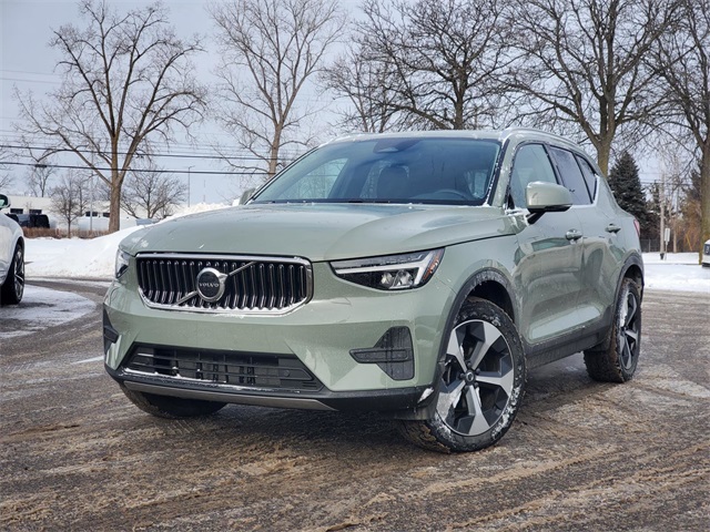 2025 Volvo XC40 B5 Core Bright Theme AWD
