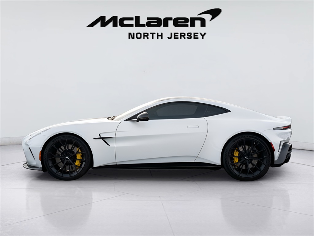 2025 Aston Martin Vantage Base's photo