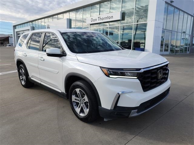 2024 Honda Pilot EX-L FWD with Captains Chairs