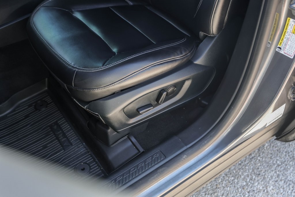 Used Car 2021 Ford Explorer  Xlt For Sale Under $25,000 In Austin, Texas