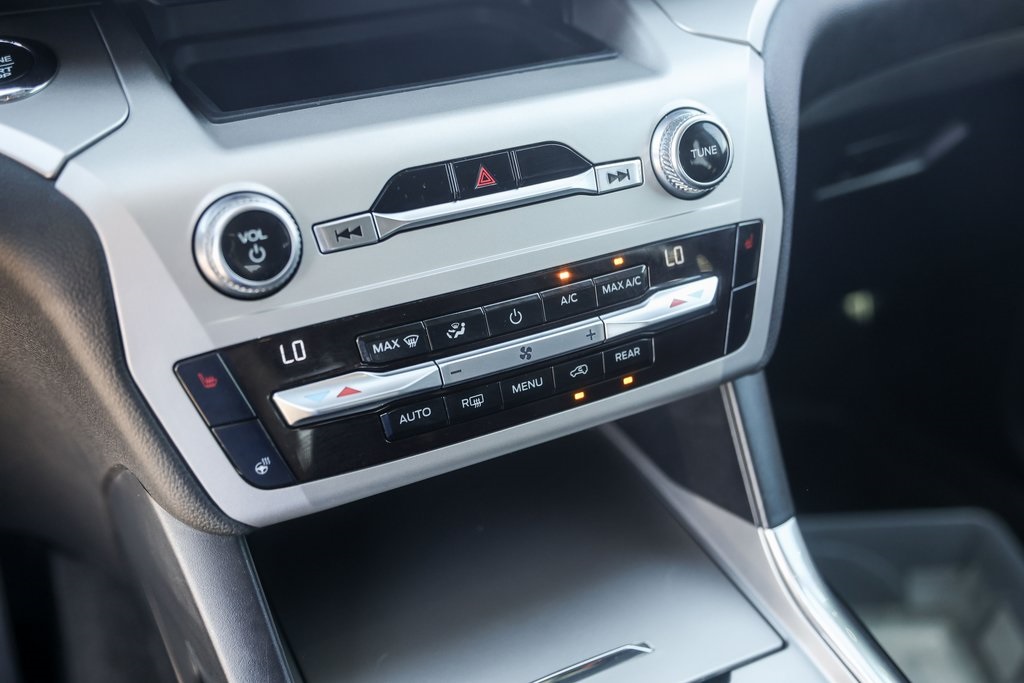 Used Car 2021 Ford Explorer  Xlt For Sale Under $25,000 In Austin, Texas