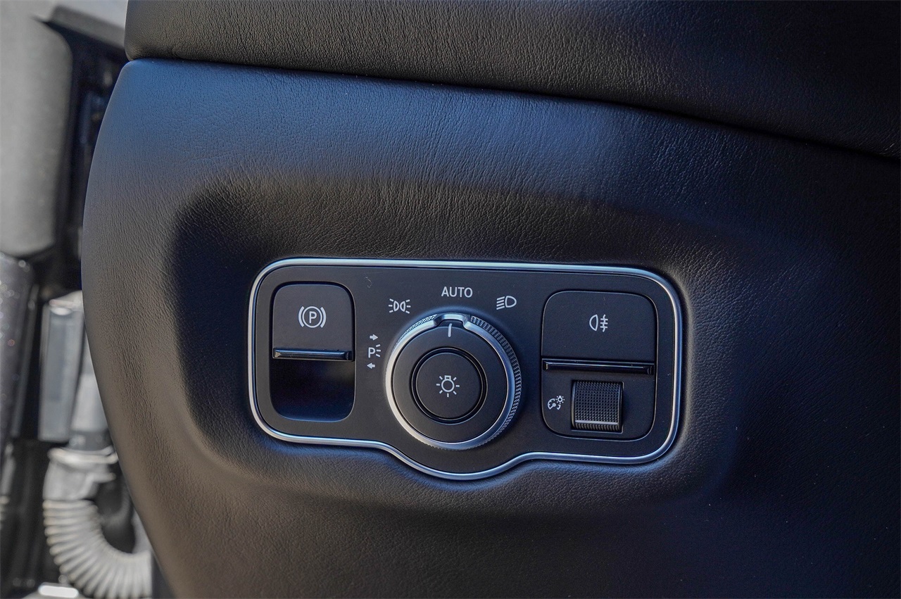 Used Car 2020 Aston Martin Vantage  Base For Sale Under $110,000 In Austin, Texas