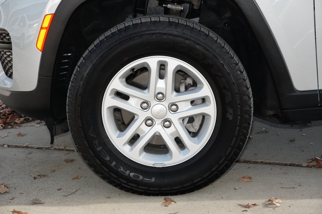 Used Car 2024 Jeep Grand Cherokee  Laredo For Sale Under $35,000 In Weatherford, Texas