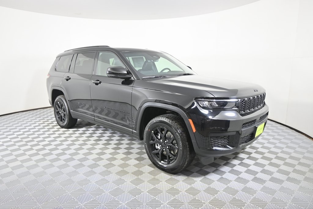 New Diamond Black Crystal Pearlcoat 2025 Jeep Grand Cherokee L