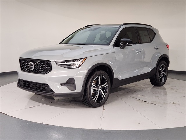 2026 Volvo XC40 B4 Core
