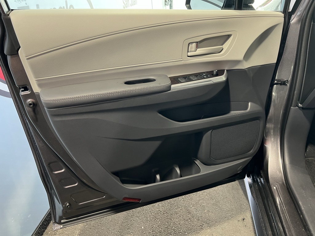 Thumbnail: 2025 Toyota Sienna - 26