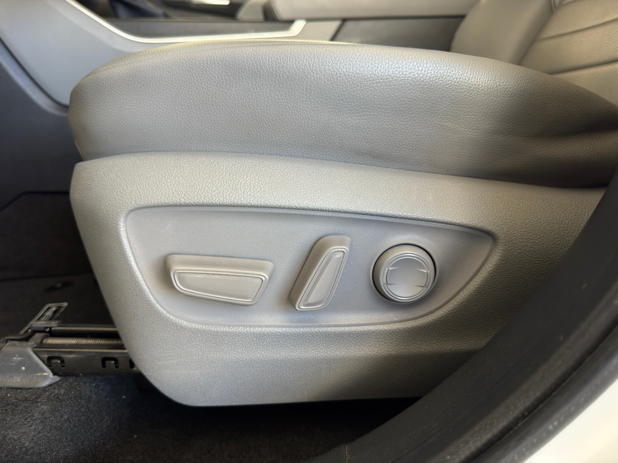 2023 Toyota Highlander XLE Beige at Gullo Toyota