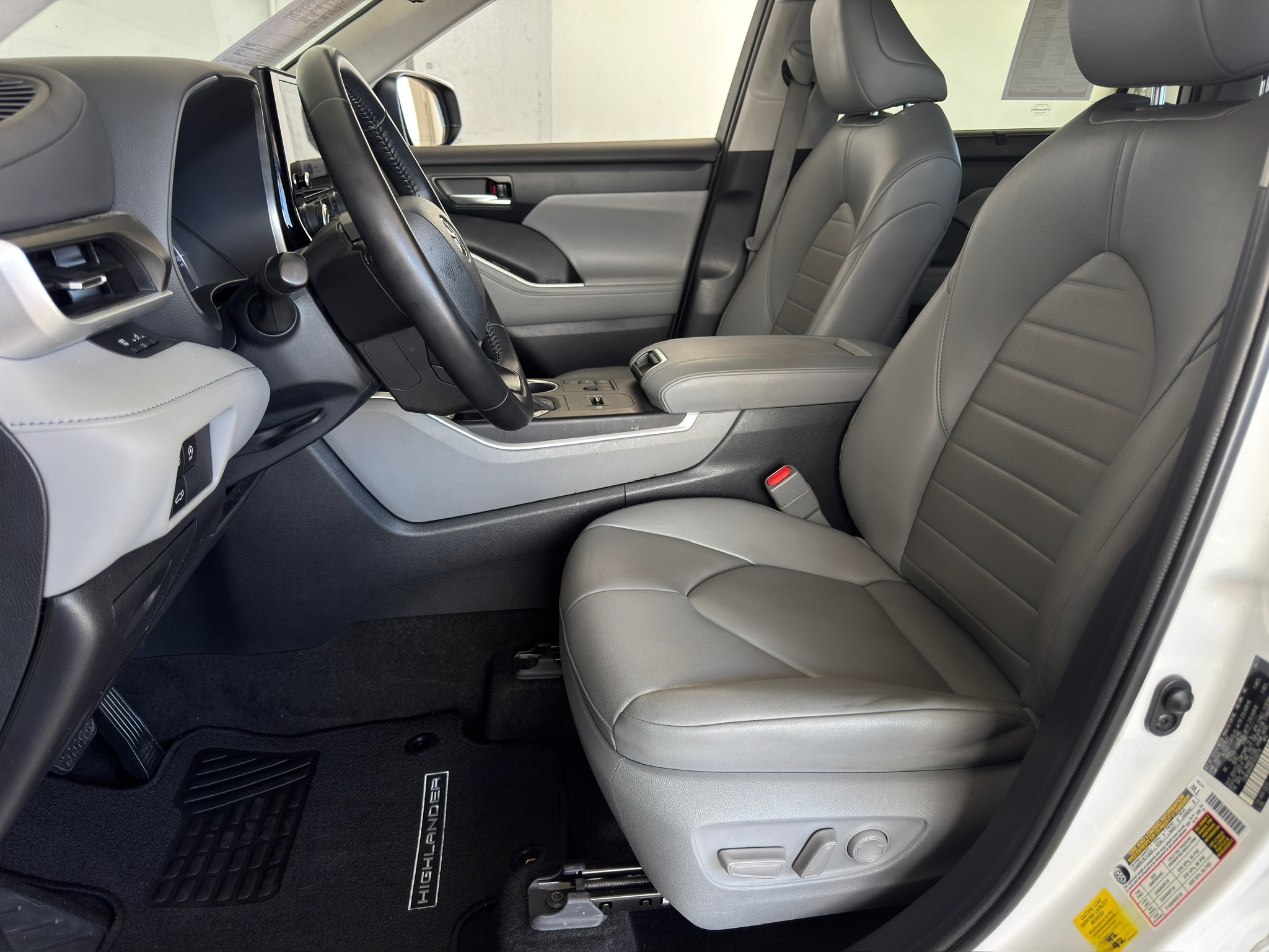 2023 Toyota Highlander XLE Beige at Gullo Toyota