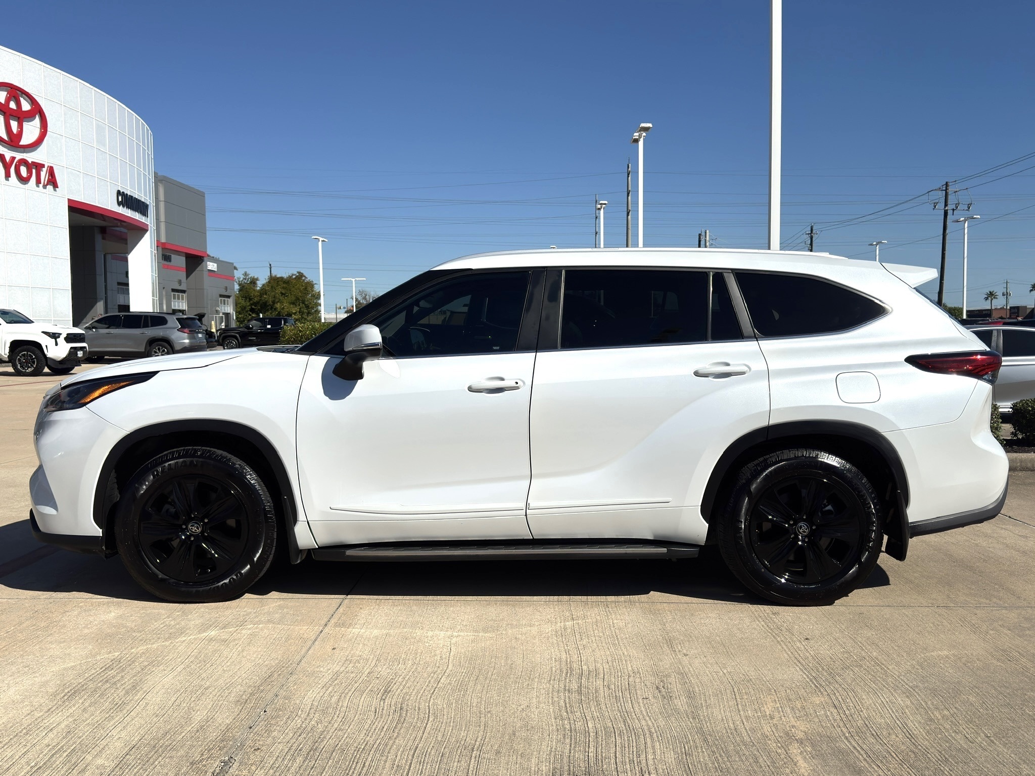 2023 Toyota Highlander XLE Beige at Gullo Toyota
