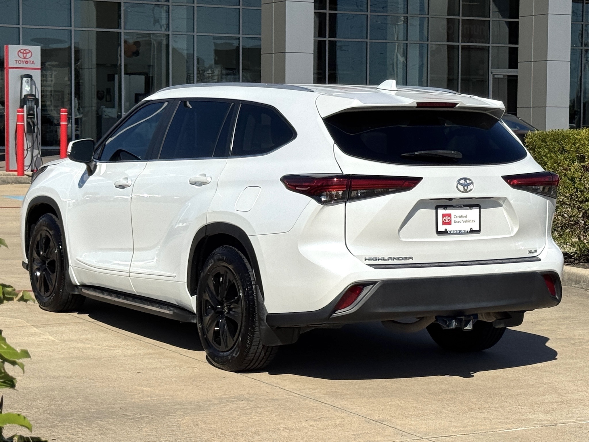2023 Toyota Highlander XLE Beige at Gullo Toyota