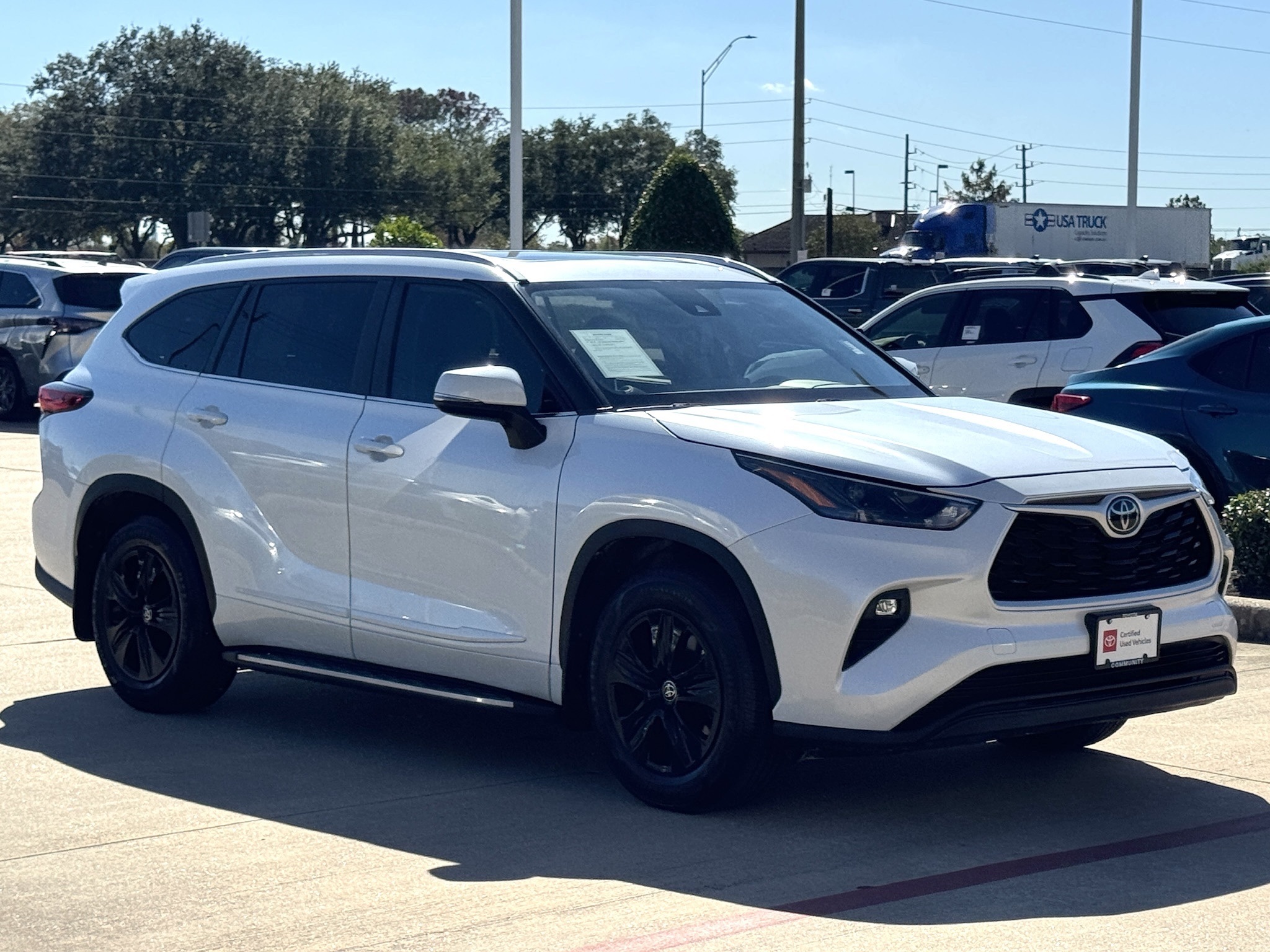 2023 Toyota Highlander XLE Beige at Gullo Toyota