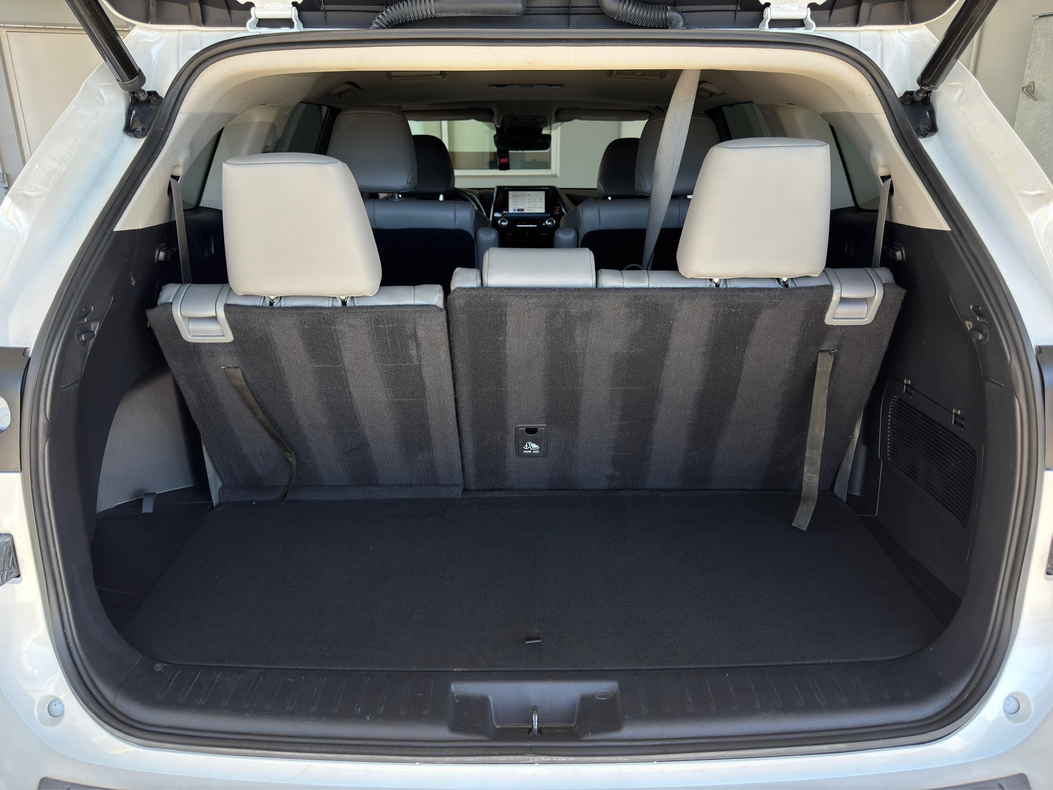 2023 Toyota Highlander XLE Beige at Gullo Toyota