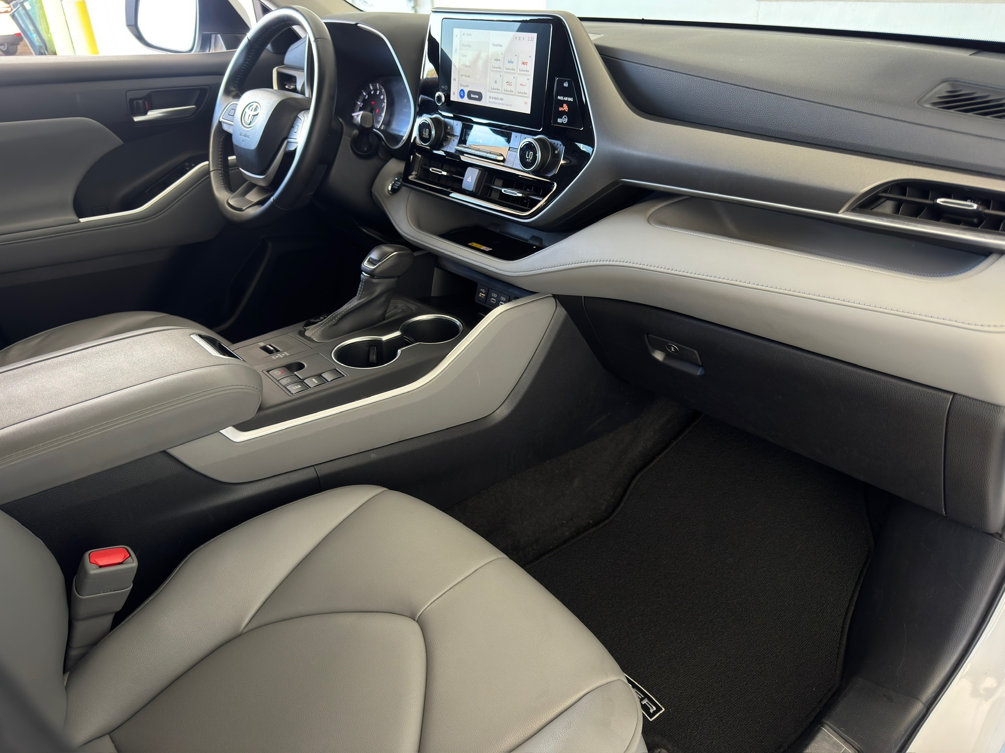 2023 Toyota Highlander XLE Beige at Gullo Toyota