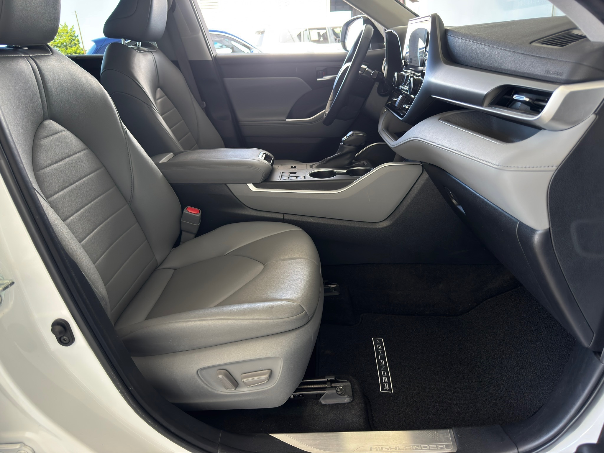 2023 Toyota Highlander XLE Beige at Gullo Toyota