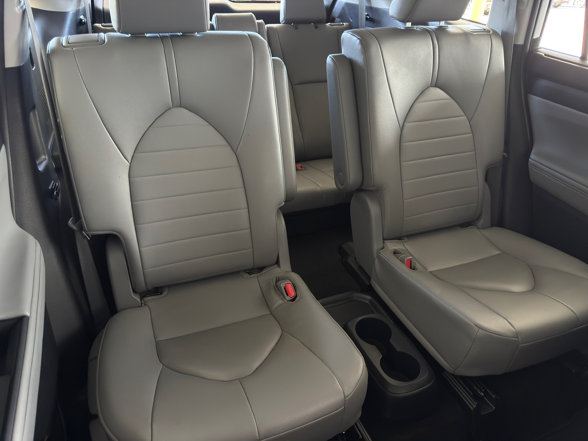 2023 Toyota Highlander XLE Beige at Gullo Toyota