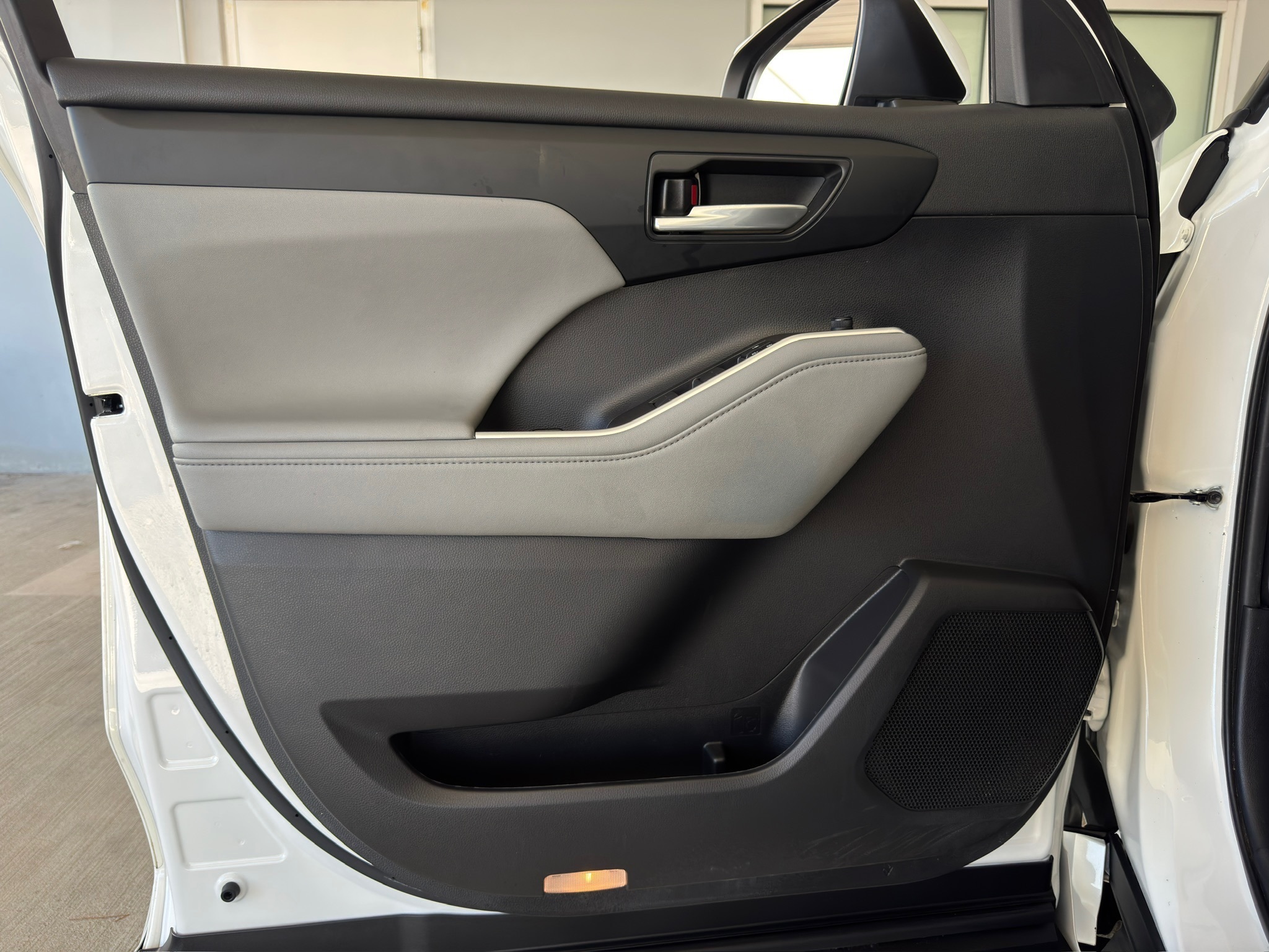 2023 Toyota Highlander XLE Beige at Gullo Toyota