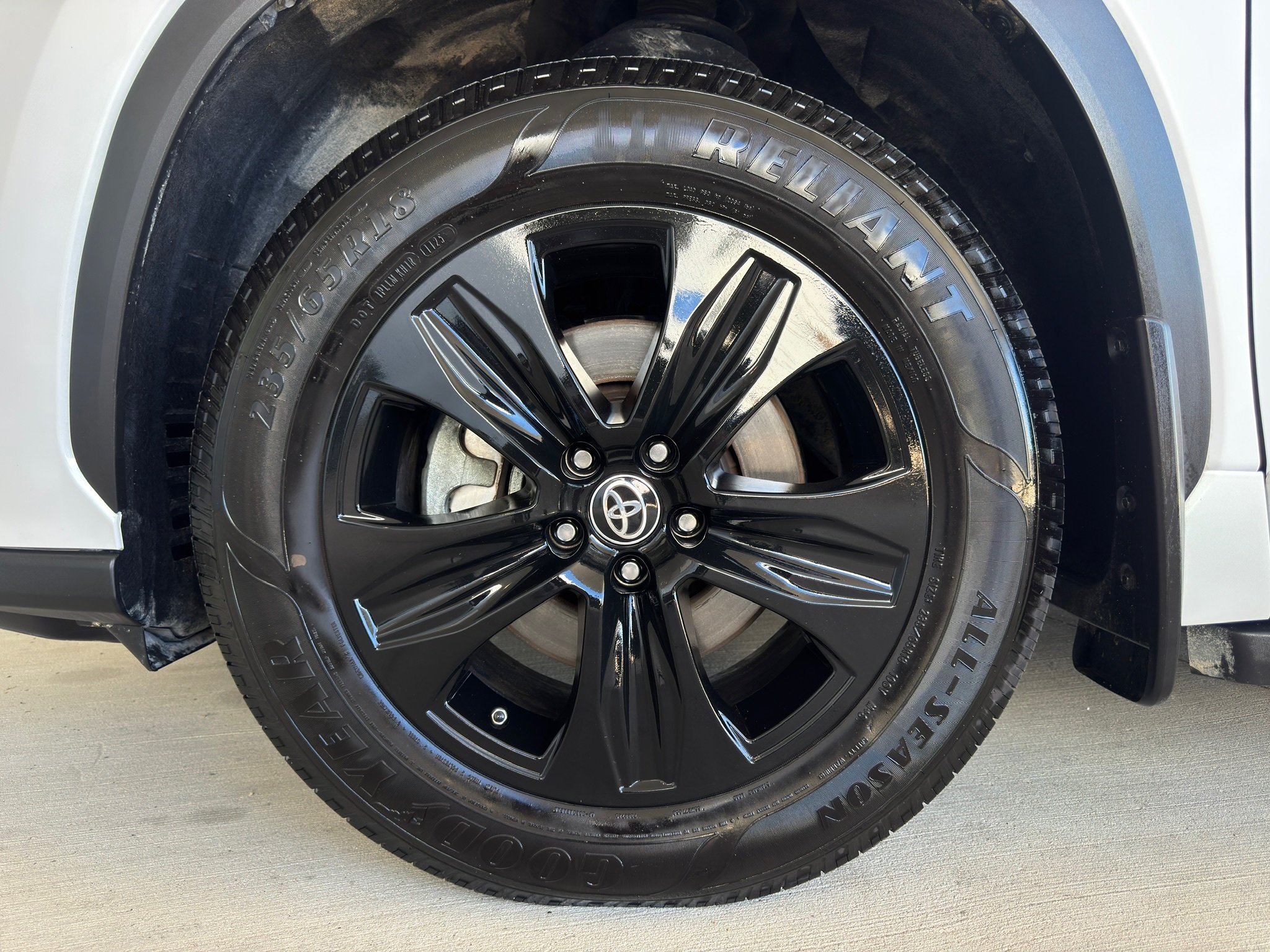 2023 Toyota Highlander XLE Beige at Gullo Toyota