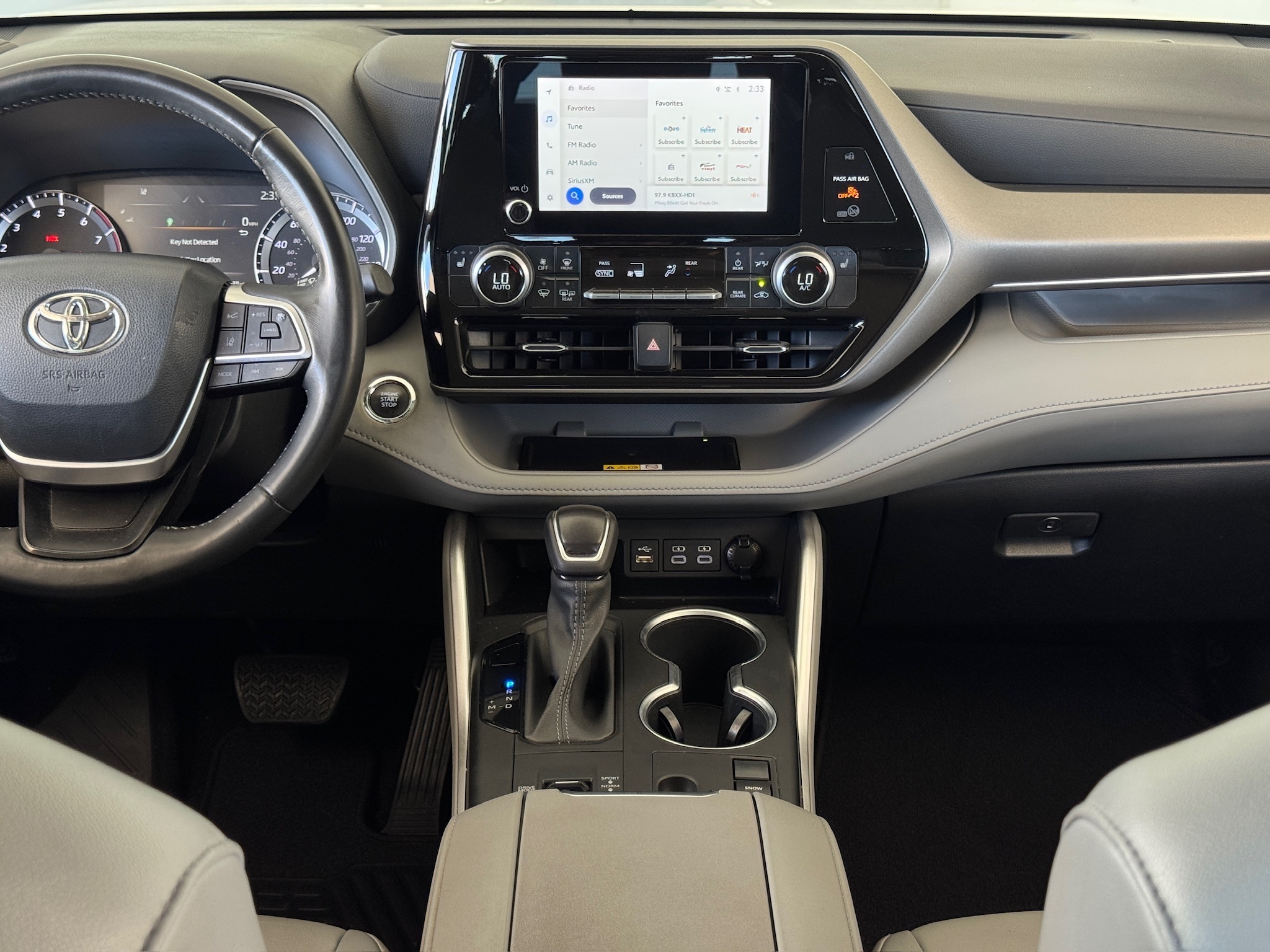 2023 Toyota Highlander XLE Beige at Gullo Toyota