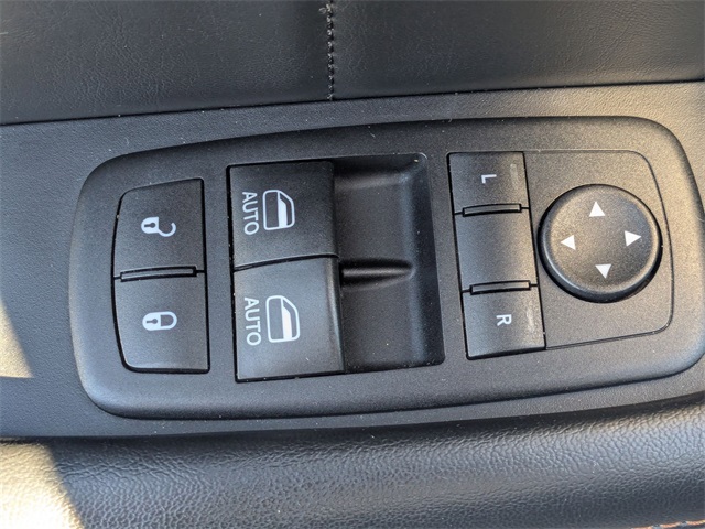 2015 Dodge Challenger R/T - 11