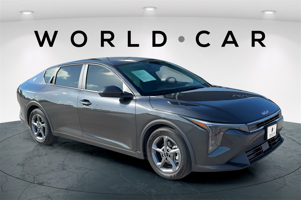 2025 Kia K4 LXS FWD