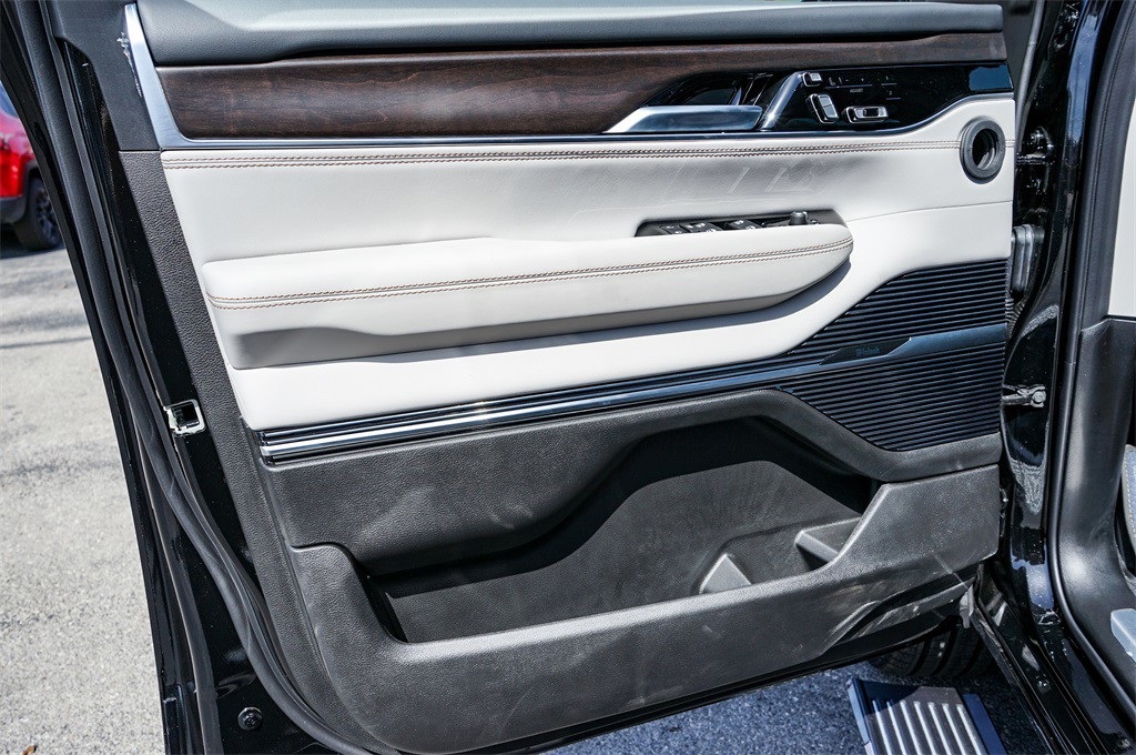 New Car 2024 Jeep Grand Wagoneer  Utility Base Four Wheel Drive For Sale Under $90,000 In San Marcos, Texas