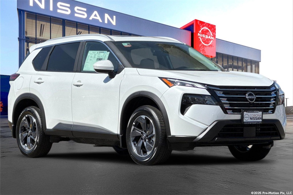 2025 Nissan Kicks SR photo 2