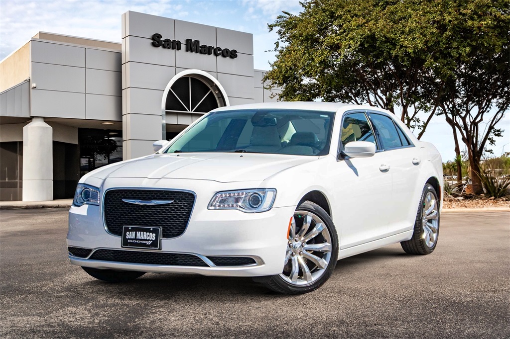 Used Car 2020 Chrysler 300  Touring For Sale Under $30,000 In San Marcos, Texas