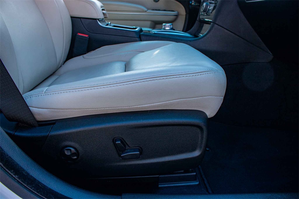 Used Car 2020 Chrysler 300  Touring For Sale Under $30,000 In San Marcos, Texas
