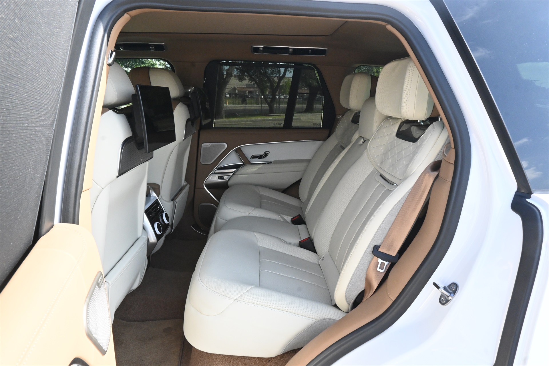 2024 Land Rover Range Rover SV White at Bayway Cadillac of The Woodlands